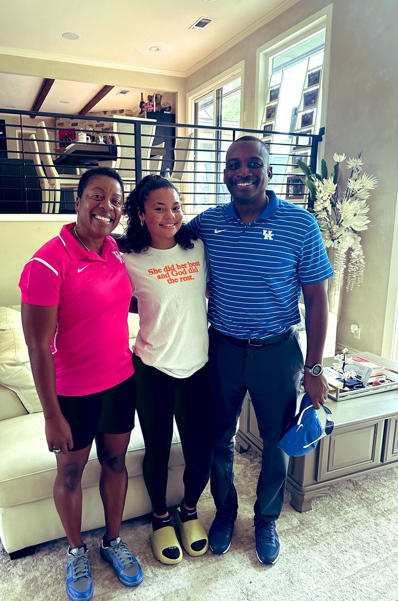 Taylor Nuñez (@thetaylornunez) on Twitter photo Thank you to <a href="/fastfergie16/">Debbie Ferguson McKenzie OLY</a> and Coach Gibson for the great home visit. 🐾💙<a href="/KentuckyTrack/">UK Track & Field</a> Thank you to <a href="/fastfergie16/">Debbie Ferguson McKenzie OLY</a> and Coach Gibson for the great home visit. 🐾💙<a href="/KentuckyTrack/">UK Track & Field</a>