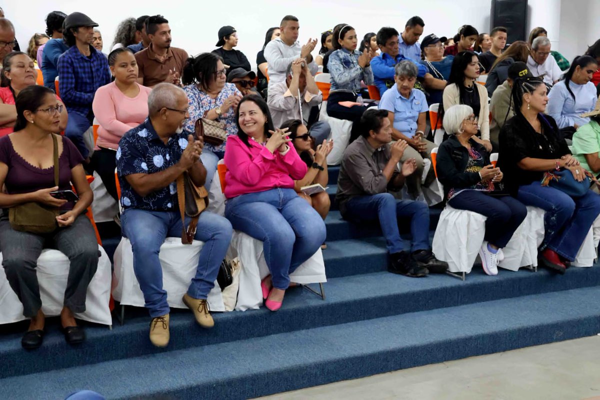 CaraboboGB's tweet photo. El Museo de la Cultura de Carabobo abrió sus puertas para recibir a poetas de Cuba, Brasil y Libia, invitados internacionales que participan en el XVIII Festival Mundial de Poesía de Venezuela. 

@secretaria_cult https://t.co/bA22S4sYtc