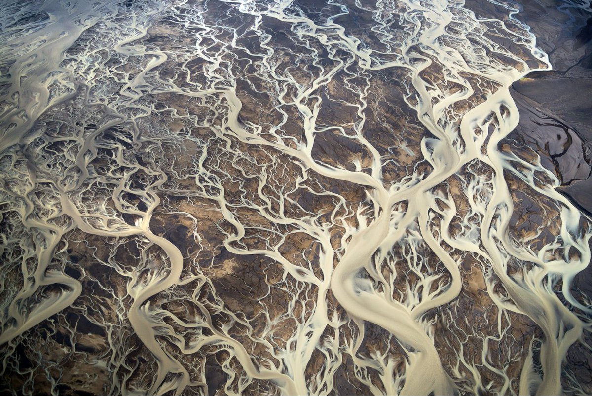RahmSJ's tweet photo. What we hear are the echos of thunder, what we see are the lingering flashes of lightning, what we feel coursing through our veins are the winding rivers, and what we speak is the falling rain, infinitely broken and transformed from fractal through fractal for eternities on end. https://t.co/tAgeS3dRkN