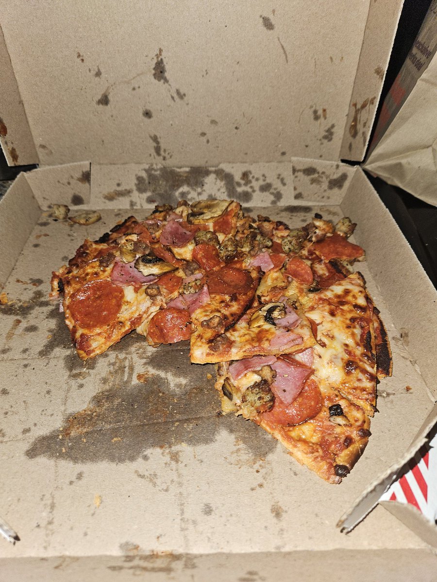 704SWAG's tweet photo. This is how my pizza just came from @dominos in Charlotte NC I don't ask for much but I gotta question what is unacceptable for what u pay for?????? #viral #pizza #classic #delivery #refund #Repost https://t.co/CCZ5cTOU1k