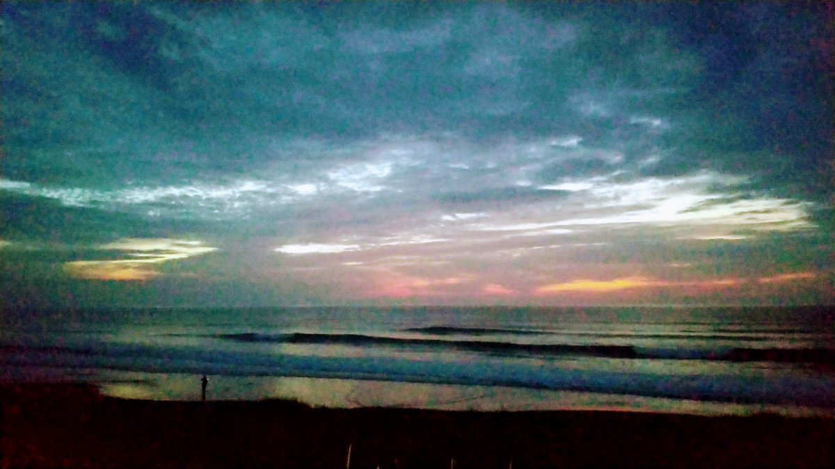 telecasting1's tweet photo. 曇り予報やったけど、朝日が見える事を信じて、行って来ました大竹海岸！何と神秘的な朝日を見ることが出来ましたよー。雲も素敵な演出をしてくれてました。やっぱり最高だ🤗
#お泊まりイバツー #大竹海岸 https://t.co/YekNhmbCMs