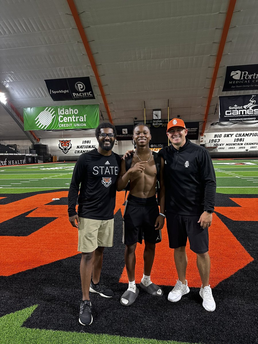 treshorty2's tweet photo. After a great Camp and visit Im excited to announce that I have received my Second Division 1 offer to Idaho State University.💰 #AG2G 
@WFCoachCampbell @KelvinHunter21 @WilliamsFieldAD https://t.co/IahUmTTIyv