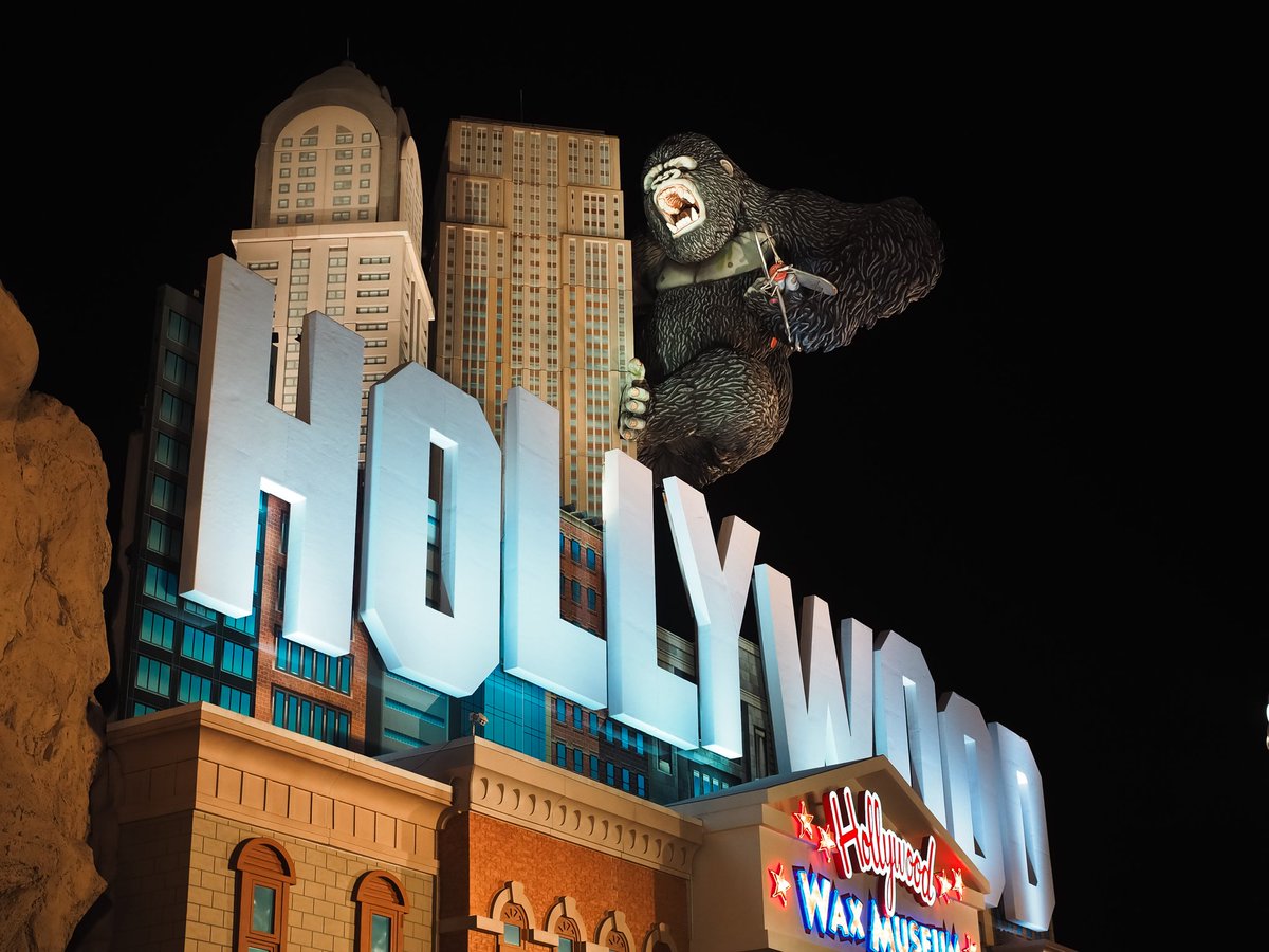 wander_whims's tweet image. I love thr Branson Strip after dark! #lifeisshort #takepictures