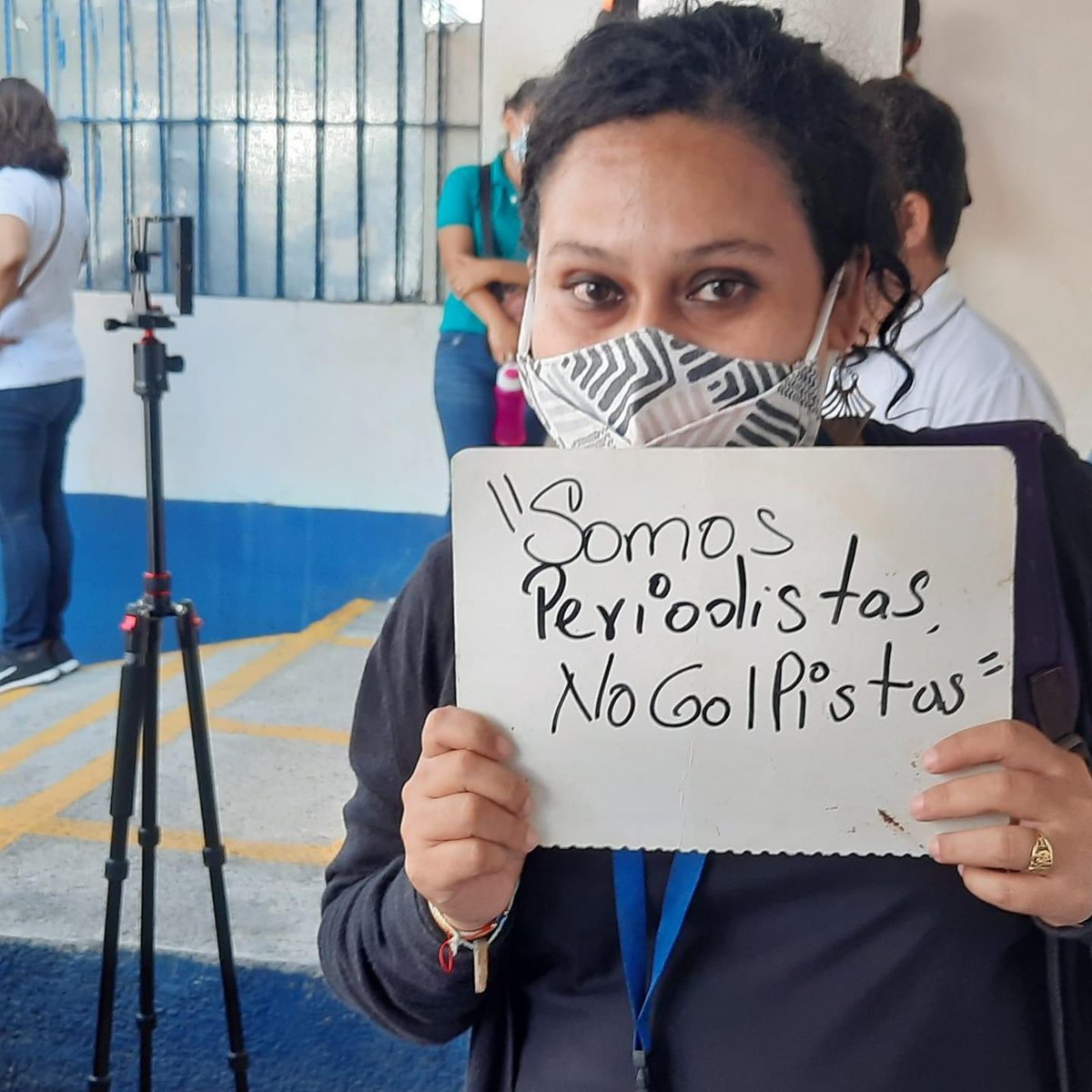 EXIGIMOS LA LIBERTAD DE LA PERIODISTA FABIOLA TERCERO 

La feminista nicaragüense Fabiola Tercero siempre habló claro y fuerte contra las violaciones de derechos humanos de la dictadura. El Estado la ha desaparecido.
¿Dónde está? 

EXIGIMOS SU LIBERACIÓN INMEDIATA