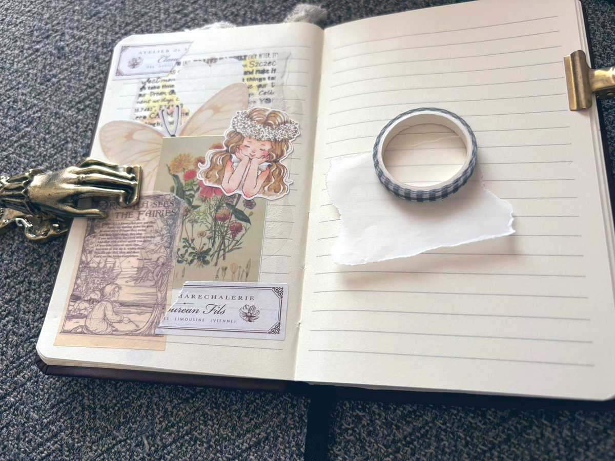 NnJournaling's tweet photo. #コラージュ  #トラベラーズノート #travelersnotebook  #vintagejournal  #vintagejournaling  #Enchantフレークシール https://t.co/gOfaI789GK