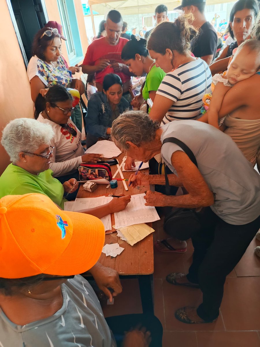 CCLAPMarcanoNE's tweet photo. #19Jul|| Cumpliendo con las orientación del Pdte @NicolasMaduro, de brindar atención al pueblo, el Instituto Nacional de Nutrición (INN)  realizó entrega de suplementos nutricionales y proteína, en el municipio Marcano, estado Nueva Esparta
#PuebloVictorioso
#SoyComunicadorClapNE https://t.co/igrQ2JZxju