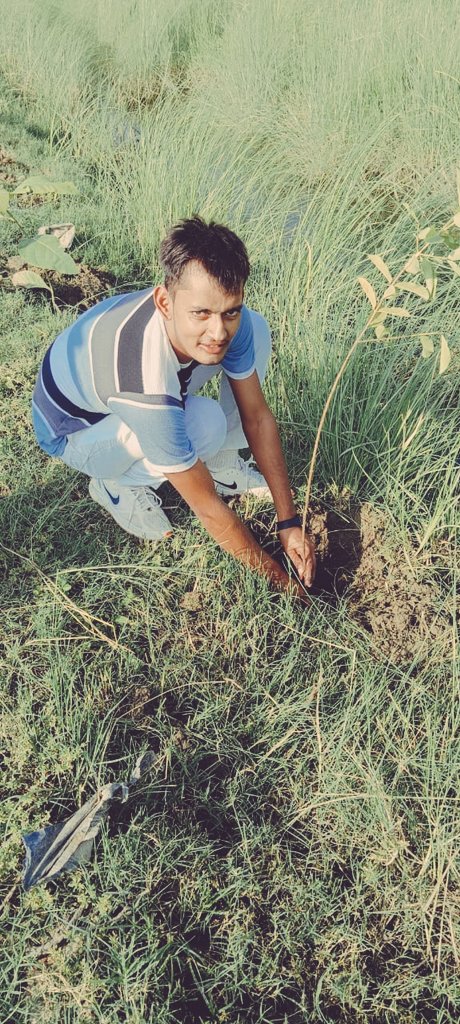 abhi_maurya308's tweet image. संकल्प -  पेड़ लगाने का 🌳
#savetreesavelife #savetree #abhishek_jap #saveenvironment #saveearth