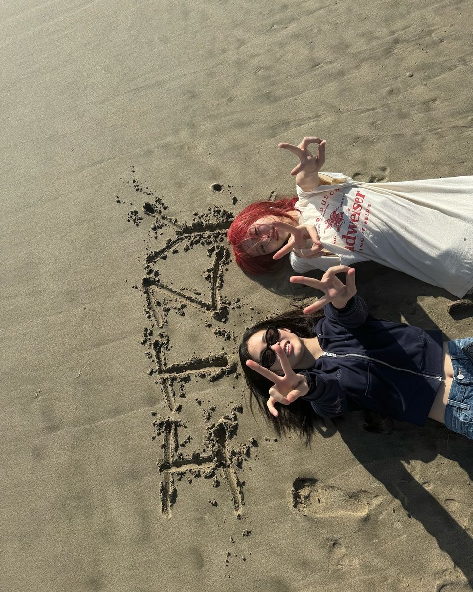 ℬeachside giggles with Ryujin Eonnie 💙 Venice Beach with Ryujin Eonnie - does it get any better?  Splashing around in the safe waves and soaking up the toasty summer air created the perfect day of laughter and fun.  Soaking up these happy memories!