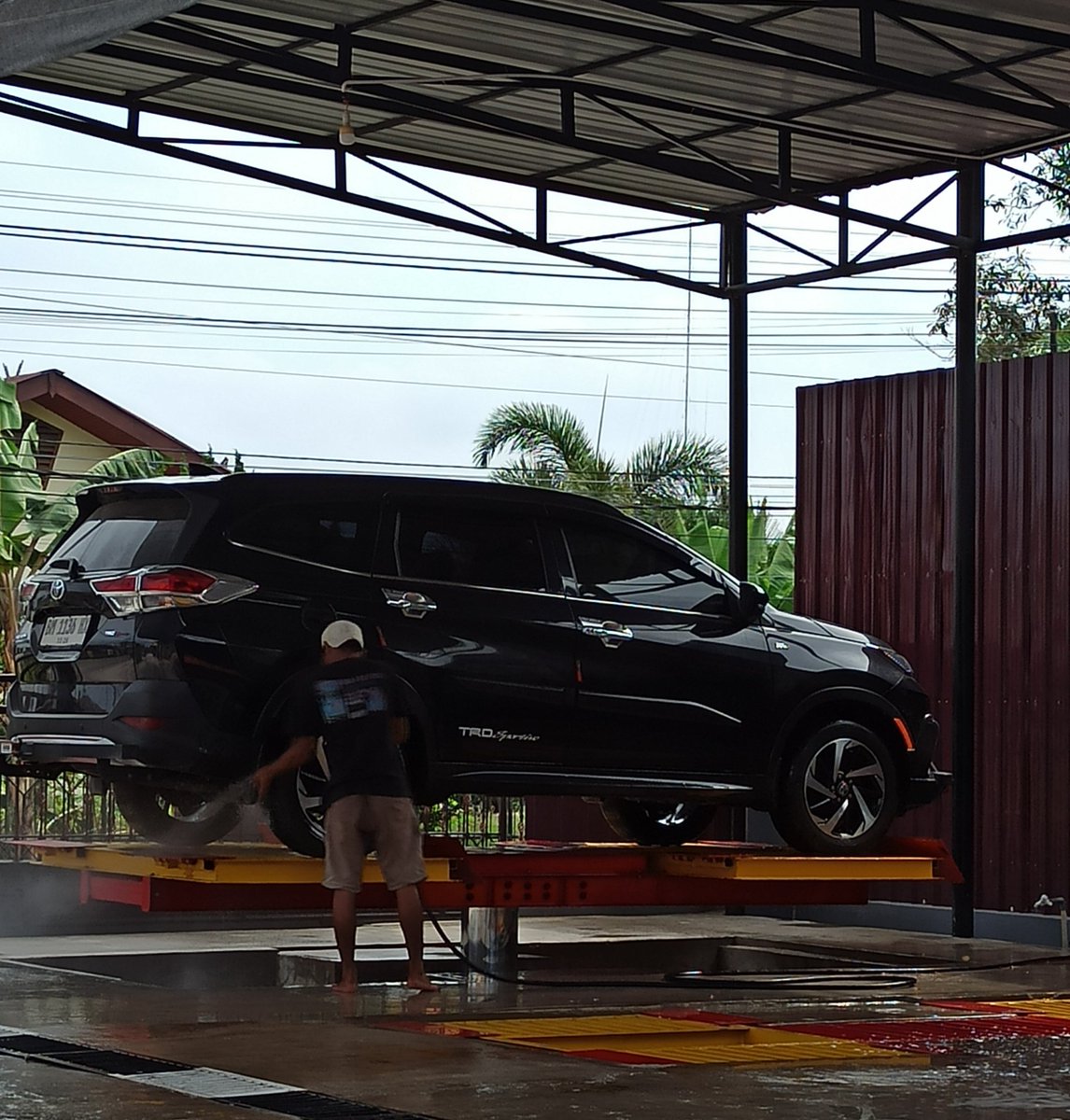 Ritual memanggil hujan.