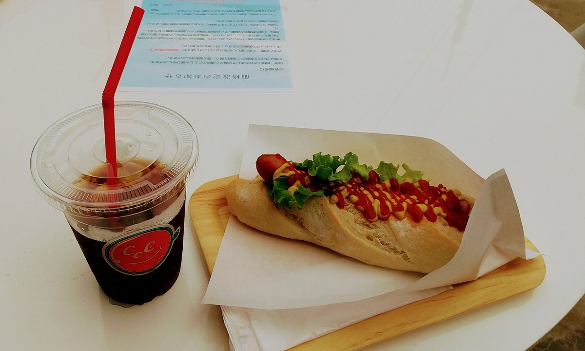 telecasting1's tweet photo. ずっと行きたかった北浦湖畔にある素敵なお店「CCC」に行って来ました！ホットドッグもアイスコーヒーも、ホンマに旨かった😋店構えも雰囲気も最高。いっぱい茨城県の話も聞けたし、最高に楽しい時間を過ごせました。感謝感謝！
#北浦湖畔CCC #ホットドッグ #イバツー https://t.co/qvpB2MWMBl