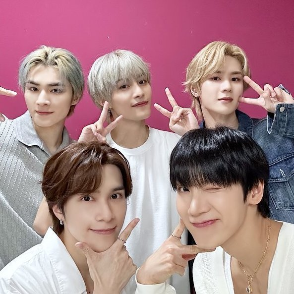 WayVLand_TH's tweet photo. 🩷Spotify Playlist: 20/07
วันนี้สตรีมกันหรือยังคะ มาเร็ว Choose #WayV_GiveMeThat playlist and stream together!
- Press LIKE/+ the playlist
- invite your friends to stream together
2 hrs
🎧https://t.co/dxTvGJXXiu
#REMAKEbyKUN x GMT
🎧https://t.co/zAwcU9Dbr0
#ToMyFriend x GMT
🎧https://t.co/0B4CbZbVx9
4hrs (VER 1)
🎧https://t.co/wJEx2Gxv9y
4hrs (VER 2)
🎧https://t.co/f3qpC9Bjdq
6hrs (VER 1)
🎧https://t.co/6Jx10rX8z0
6hrs (VER 2)
🎧https://t.co/xFXuh0Q2vW
8hrs
🎧https://t.co/ef9ZiCNIvo
12hrs
🎧https://t.co/mCYHRcbOMt
#StreamForWayV #วัจนีพาสตรีม #WayV #NCT