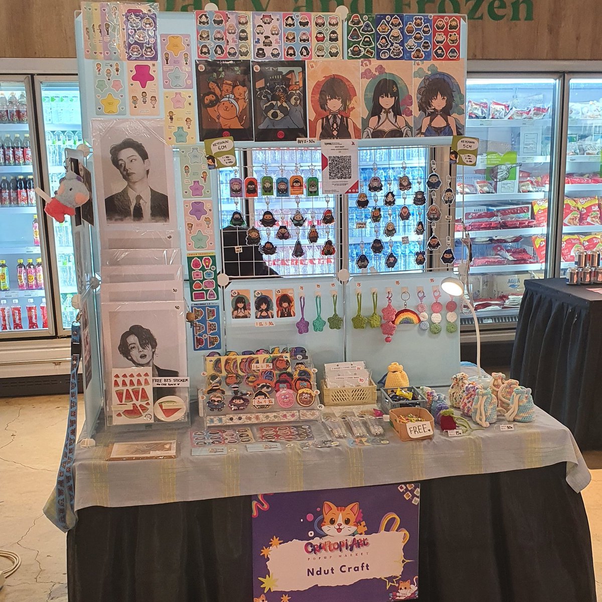 Ndut_Craft's tweet photo. ndut craft booth di MBloc Market gais~ keychain2 buntel, sticker buntel dan artprints buat hias kamar kaliannn ✨️
#mblocspace #mblocmarket #mbloc #craftopiart #craftopiart2024 #craftopiartexhibition1 #bts #valorant #anime #wutheringwaves https://t.co/Jec85z4zgD