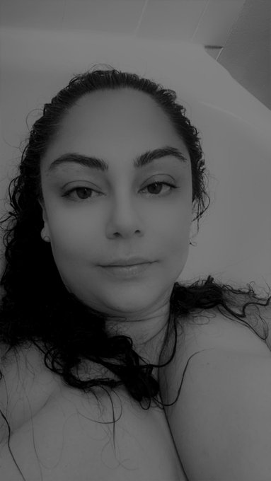 Friday night 🛁 https://t.co/Sf2exP5rMN<a href="/tag/oralqueen"class="tags"><span>#oralqueen</span></a><a href="/tag/latinaslovebbc"class="tags"><span>#latinaslovebbc</span></a>