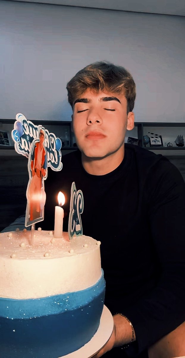 M31ky_'s tweet photo. Feliz seu dia, te amar foi uma das minhas melhores escolhas, que você realize todos os seus desejos, que Deus continue abençoando você e os seus, você é incrível, de uma luz magnífica, aproveite muito seu dia, Loiro! 🌞
@CaioCerqueira_  💛
#bdayCaio https://t.co/XFvjTuTOng