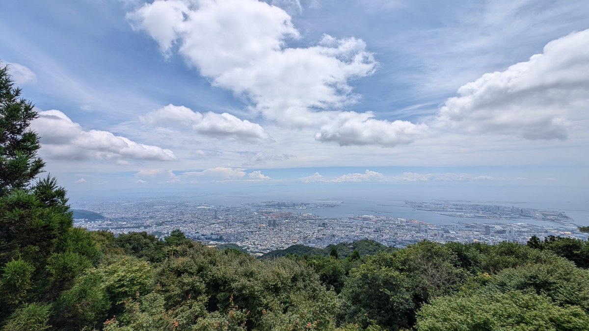 daiyusaku's tweet photo. 流石にこの暑さでは出店は少なかった
#リュックサックマーケット
#摩耶山
#掬星台 https://t.co/TAog10k3qF