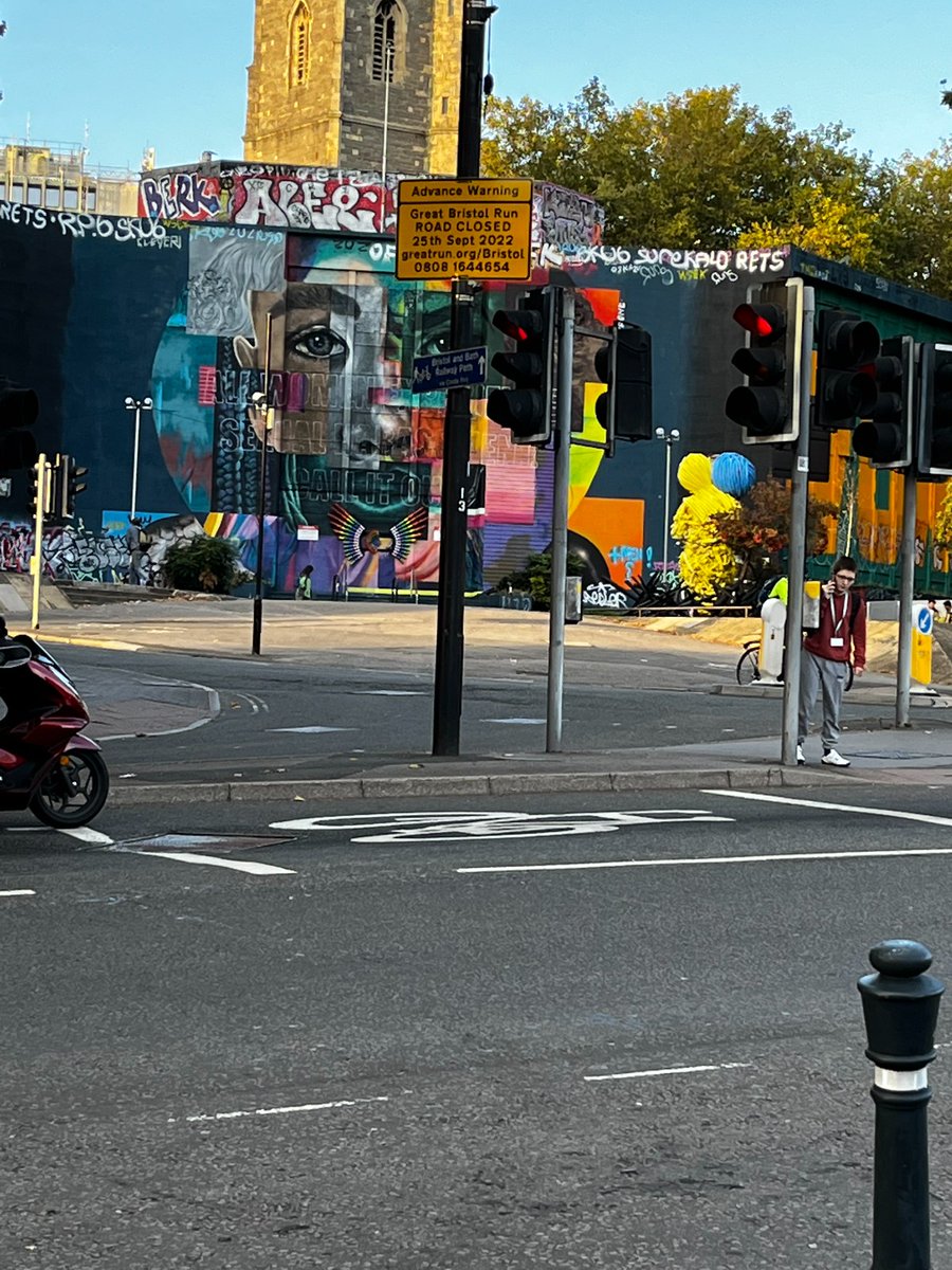 KPathwaysIndia's tweet photo. Where concrete becomes a canvas, and the streets come alive with colour. Bristol's walls tell the most colourful stories. 🧱✨

#Bristol #GraffitiLove #StreetArt #UK #StudyInUK #StudyAbroad #StudyOverseas https://t.co/uvTJQEohwP