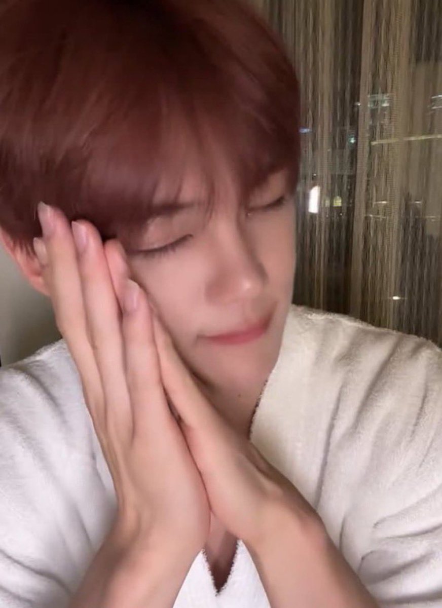 sexyhotdoggyu's tweet photo. 왜자꾸 이뽀니 표정 짓지..했는데 토끼자는거 따라한거야..? https://t.co/GGy3erSVm7