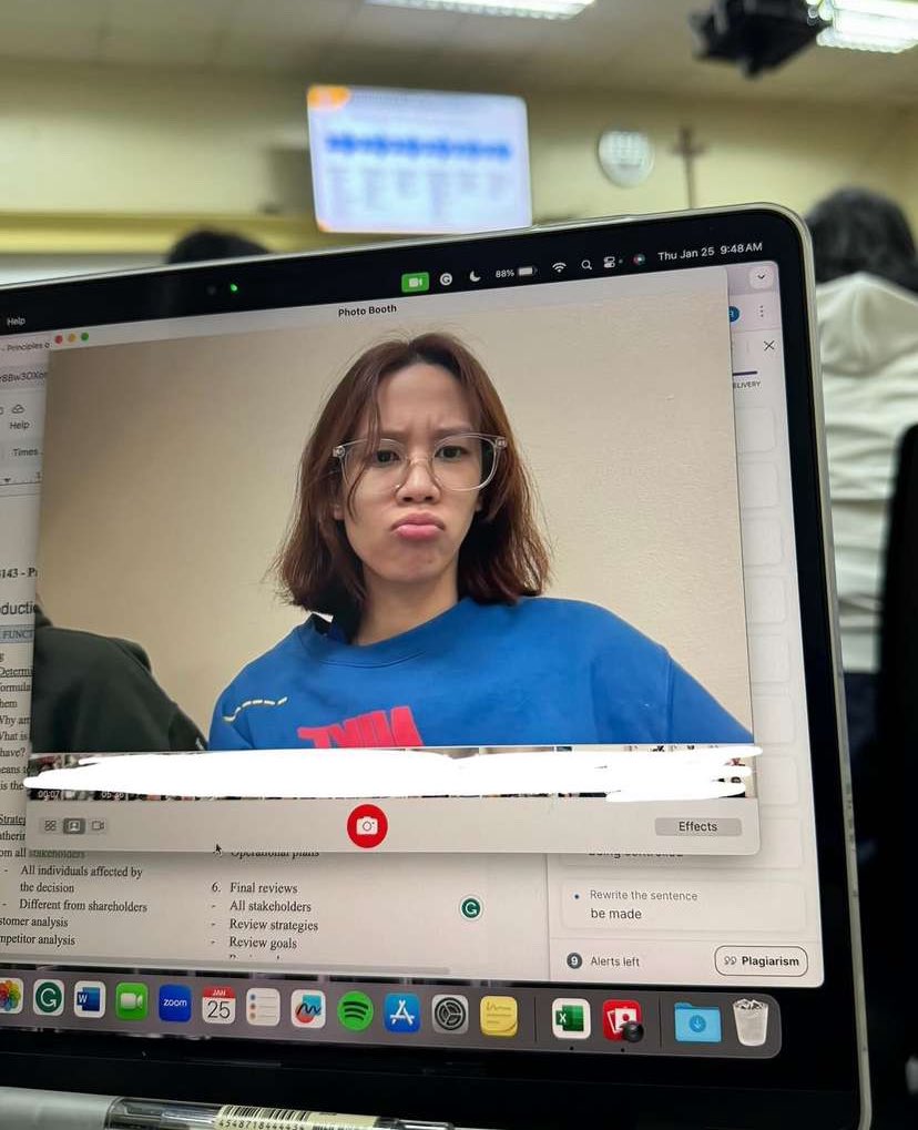 juradeaux's tweet photo. pano b ko lalakad palayO?
KUng isang ngiti m lng
D Na ko makatayo…
kunG nghihintAy k
ng mgmamahal sau..
SANDALi nmn,
Kkagising q lng….
#GudAM https://t.co/bD7saeDYm7