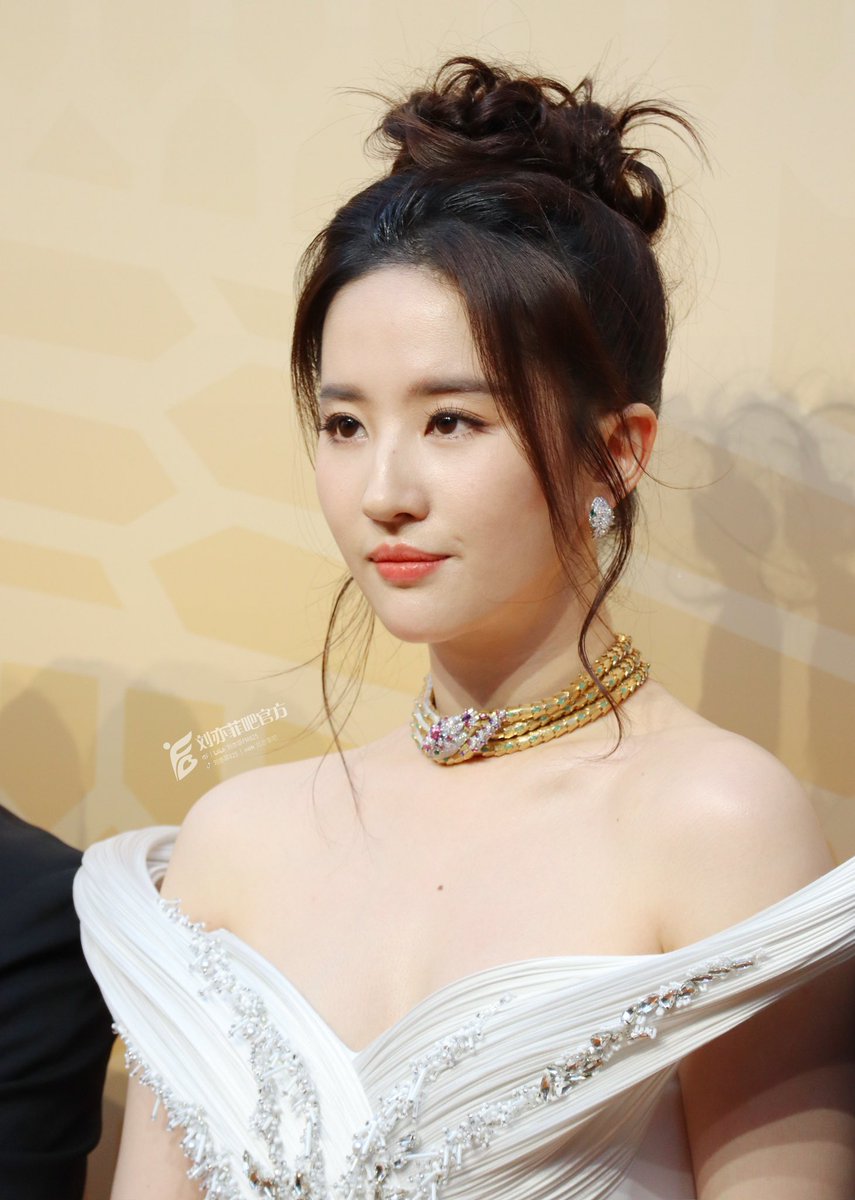 liuyifeifanclub's tweet photo. Liu Yifei @yifei_cc x #BVLGARI #Serpenti Exhibition @Bulgariofficial
#LiuYifei #刘亦菲 #劉亦菲 #CrystalLiu #LưuDiệcPhi #หลิวอี้เฟย #ЛюИфэй #유역비 #リウ・イーフェイ #YifeiLiu #Mulan #花木兰 #LiuYifeixBVLGARI #TheTaleOfRose #玫瑰的故事 #Bulgari #SerpentiFactory #BvlgariJewelry https://t.co/4bQcgbaJqd