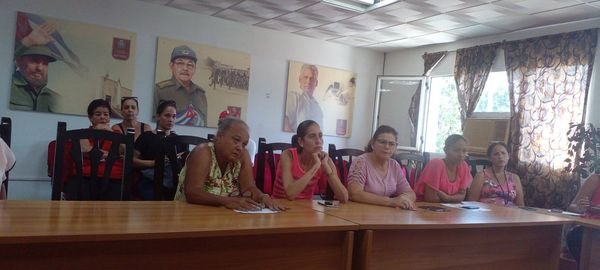 VladimyrVe33447's tweet photo. #PoderPopular ❤️❤️🇨🇺💯Se puntualizan las tareas del #CambioDeLabor en la sede del gobierno de #Boteros #CubaEnModoDeVictoria ❤️❤️🇨🇺💯
#LaHabanaDeTodos❤️❤️🇨🇺💯#LaHabanaViveEnMí❤️❤️🇨🇺💯 https://t.co/cTH6JOK01r