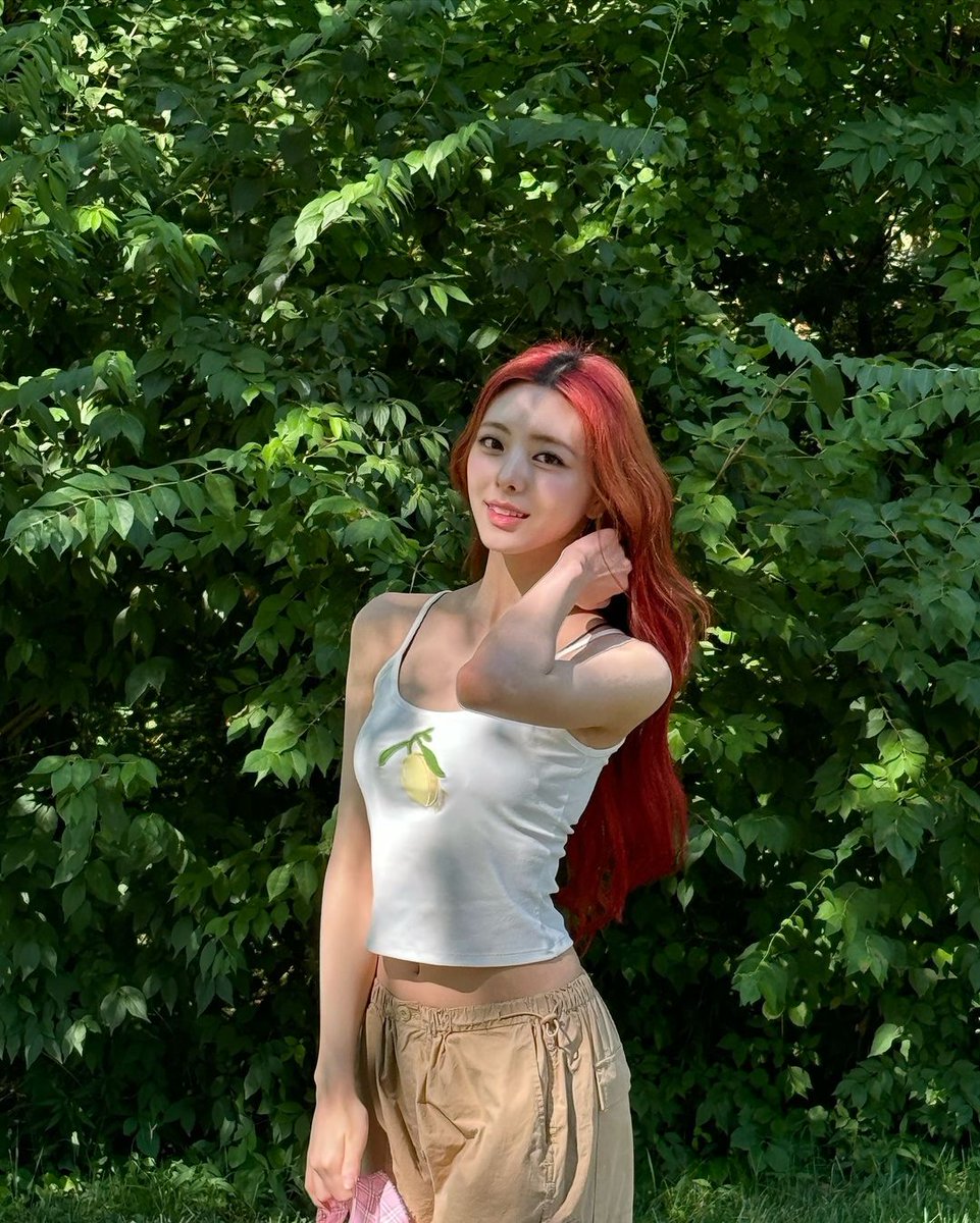 ℋair in the wind, heart at peace. Found my happy place amongst these leafy giants. Isn't it cool here?