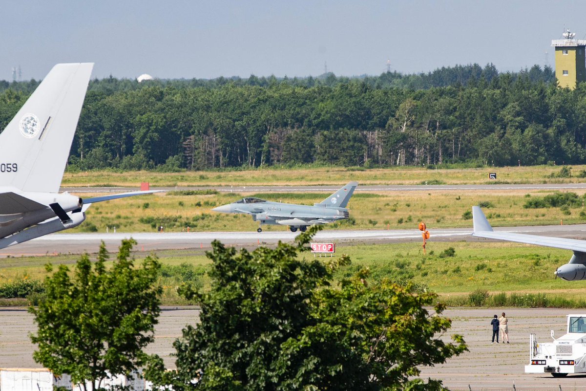 Team Luftwaffe (@team_luftwaffe) on Twitter photo Es geht weiter! Fünf unserer #Eurofighter machen sich gemeinsam mit unseren 🇪🇦 und 🇨🇵 Freunden auf den Weg nach Down Under 🇦🇺 zu #PitchBlack24. Begleitet und betankt werden sie auf der Strecke von unseren <a href="/A330_MMU/">Multinational Multirole Tanker Transport Unit</a>. Wir bleiben mit drei Eurofightern hier für #NipponSkies. Es geht weiter! Fünf unserer #Eurofighter machen sich gemeinsam mit unseren 🇪🇦 und 🇨🇵 Freunden auf den Weg nach Down Under 🇦🇺 zu #PitchBlack24. Begleitet und betankt werden sie auf der Strecke von unseren <a href="/A330_MMU/">Multinational Multirole Tanker Transport Unit</a>. Wir bleiben mit drei Eurofightern hier für #NipponSkies.