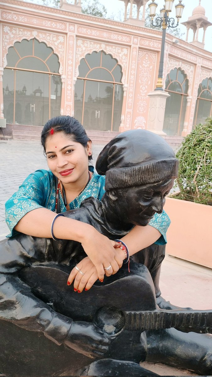 ItsHansa01's tweet photo. अपेक्षाएं जहा ख़त्म होती है,सुकून
😘वहीं से शुरू होता है..!!!
🪶🪶🪶
#relaxmind
#lovinglife https://t.co/HshY625JCC