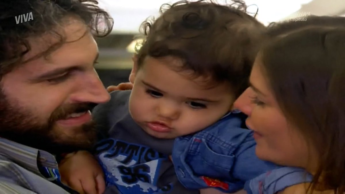 juliohamm's tweet photo. que amorzinho a família reunida! Ed largou tudo pra viver no Brasil com a Sol 🥰 #AméricaNoVIVA https://t.co/VVafqmZaUq