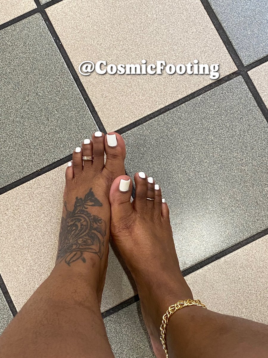 CosmicFooting's tweet photo. Do you like my posing?π Dm me for prices if you wanna see all angles #greekfeet #paypiggieswanted #sexysoles #footmodel #feetvideo #feetvideos #feetfetish #footfetish #oiledfeet #oiledfoot #arches #glowinthedarkfeet #CosmicFooting https://t.co/wJ0nrXmTPb