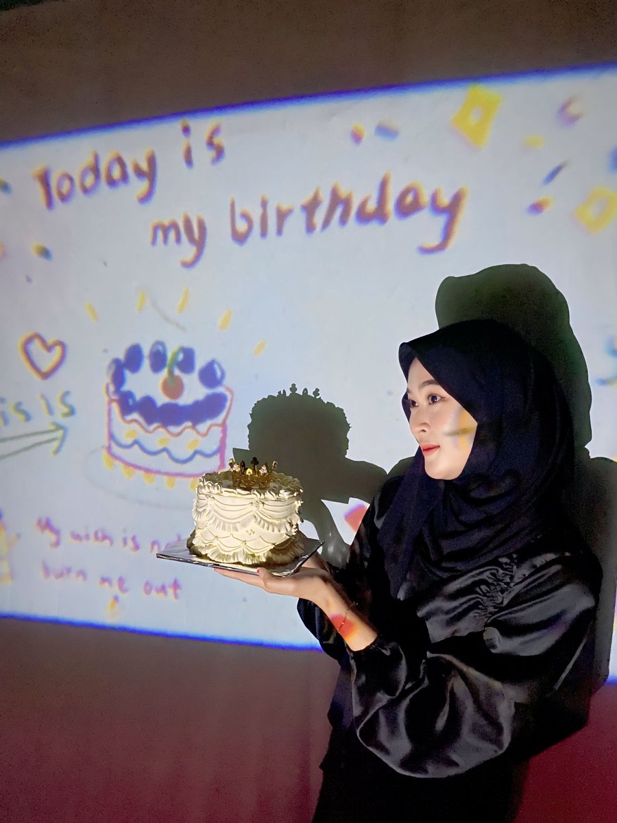 qveencaa's tweet photo. Oh shit this my Birthday ✨🧚‍♂️ https://t.co/WkUBsGSZHb