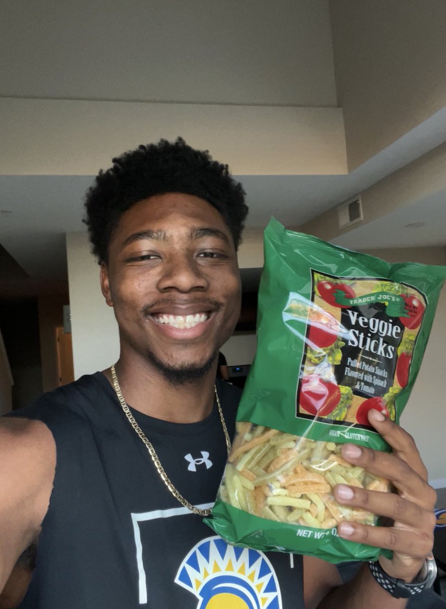 XMW12_'s tweet photo. Be a Snack Hero! Visit  https://t.co/u5UU3PwlW1   

Please join @BlueGoldNIL to support @americanredcross. https://t.co/mlMWtddBx7