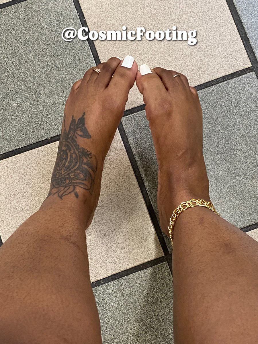 CosmicFooting's tweet photo. Do you like my toes?!?!😊😉 DM me for prices if you wanna see more #feetpics #feetpic #footpics #footpic
#footfetish #feetfetish #footpictures
#feetpictures #toefetish #prettyfoot
#prettyfeet #prettytoe #prettytoes #CosmicFooting https://t.co/f51TlRftVX