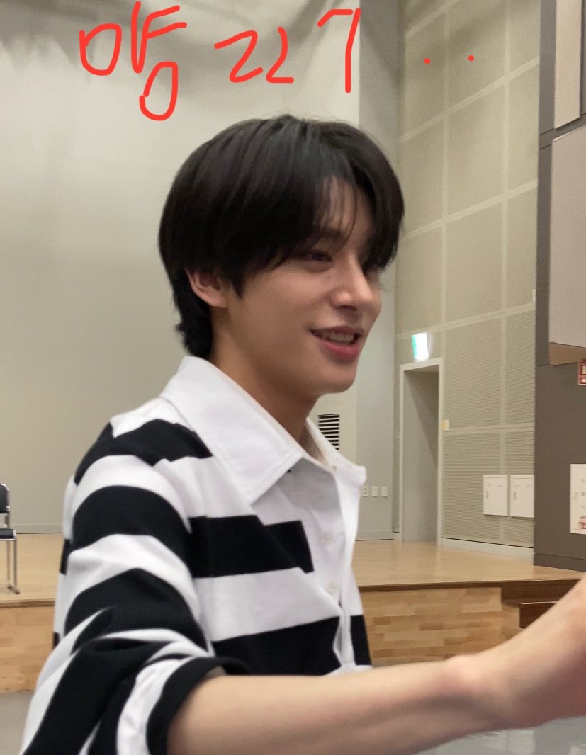 dearsimjae's tweet photo. wow michin face so fluffy 😞 https://t.co/oV49eIHvrb