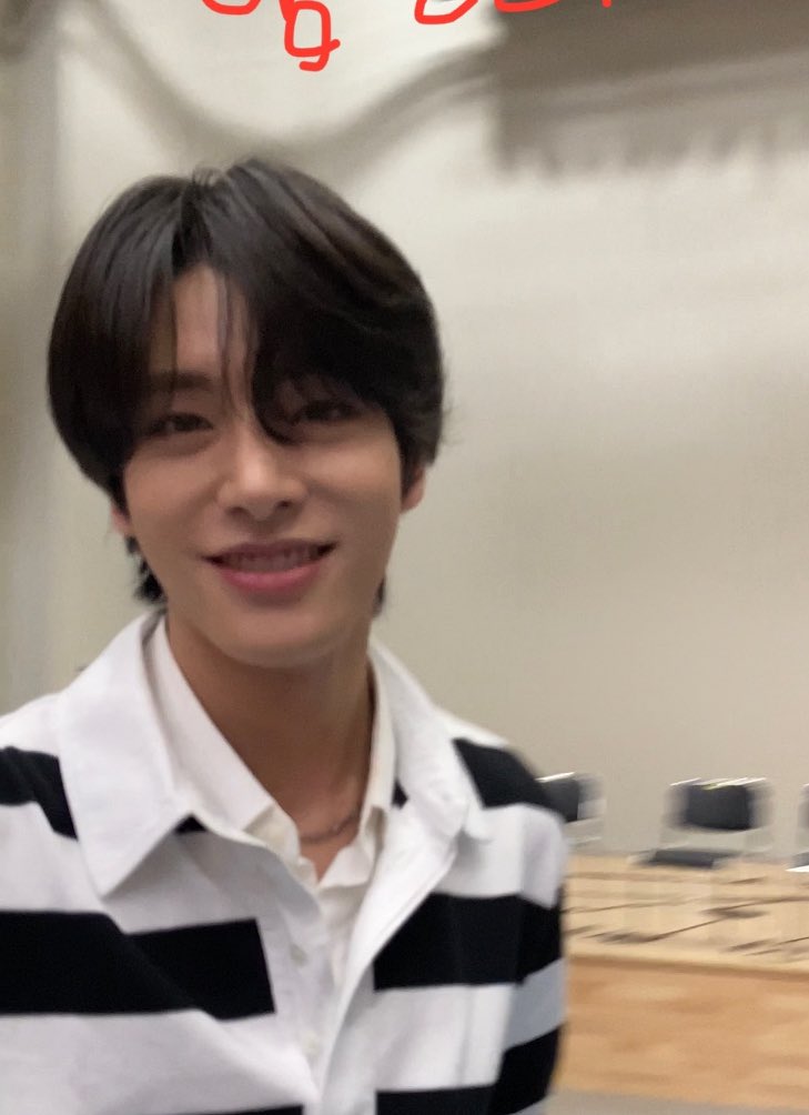 dearsimjae's tweet photo. wow michin face so fluffy 😞 https://t.co/oV49eIHvrb