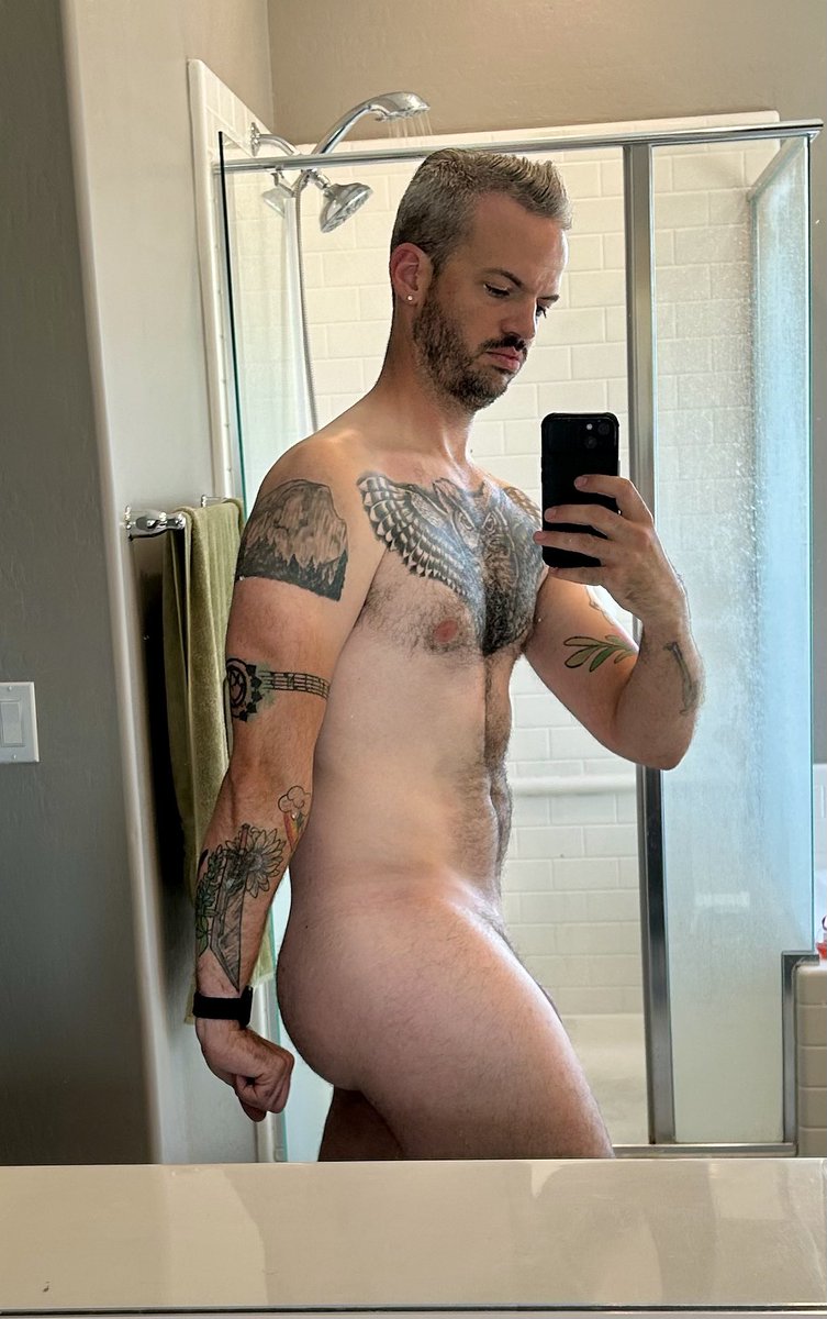 bbridges89's tweet photo. Feeling cheeky. My #onlyfans is free now! #gay #gayboy 

https://t.co/FlnysNajmD https://t.co/DTgRgqjdC9