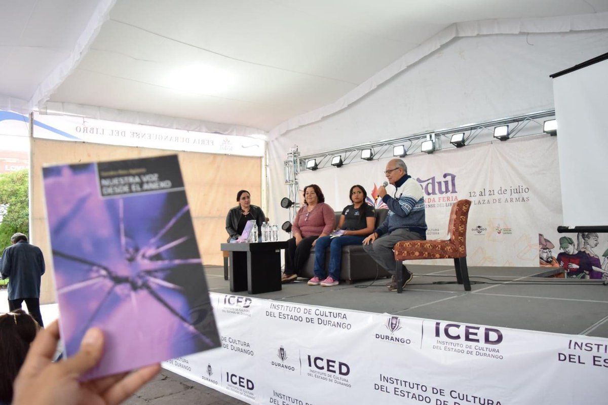 iceddgo's tweet photo. #FEDUL2024 Presentación del libro "Nuestra voz desde el anexo", de Sandra Ríos, presentaron Claudia Soto y Francisco Márquez Razo, en el escenario de la Plaza de Armas.🤩📚✨ https://t.co/XS4qFOOqIB