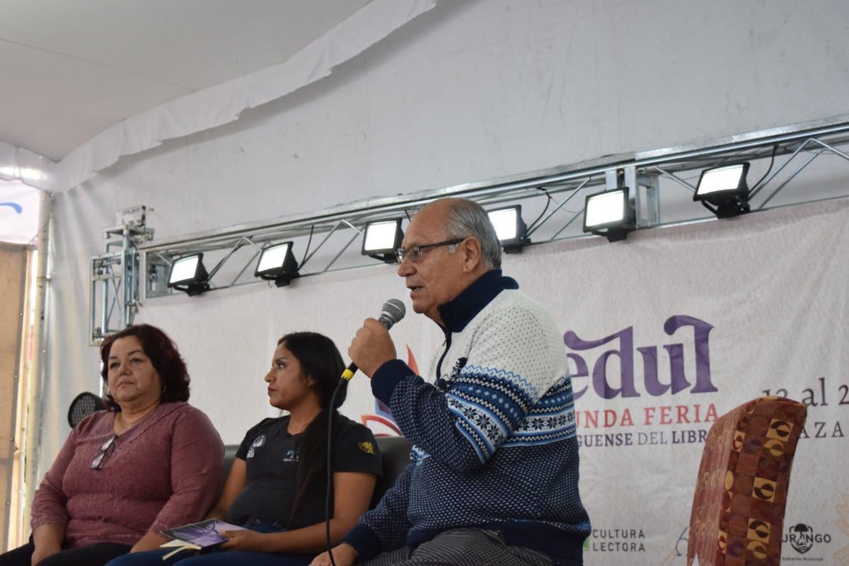 iceddgo's tweet photo. #FEDUL2024 Presentación del libro "Nuestra voz desde el anexo", de Sandra Ríos, presentaron Claudia Soto y Francisco Márquez Razo, en el escenario de la Plaza de Armas.🤩📚✨ https://t.co/XS4qFOOqIB