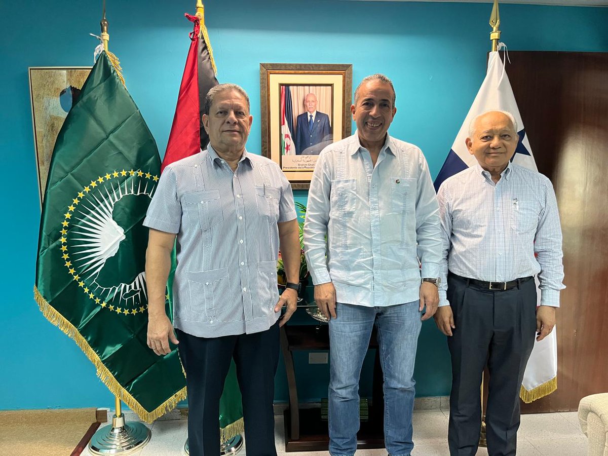 RASDPANAMA1's tweet photo. Ha sido un honor recibir en la Embajada Saharaui a dos grandes militantes del Partido Revolucionario Democrático,  Leonardo Kam y Héctor Alemán, grandes conocedores de las históricas relaciones entre Panamá y la República Saharaui. Grata charla sobre la actualidad internacional. https://t.co/TftLPDsnDz