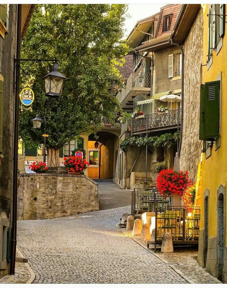 moraimauy's tweet photo. Saint Saphorin
                                   #Switzerland https://t.co/hpFSHgTUEv