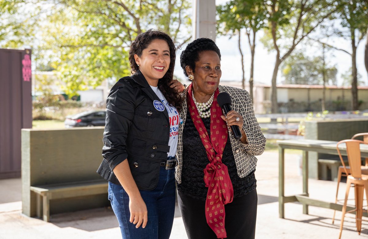 LinaHidalgoTX's tweet image. Congresswoman Sheila Jackson Lee was a friend and mentor to me, as well as a champion for her community. I will miss her dearly, and so will our entire community. The Congresswoman was never afraid to lend her fearless voice to move mountains not just for her constituents, but…