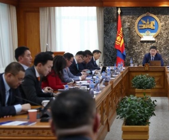 Temuujin_Kh's tweet image. Төрийн нууц задалсан өмнөх ЗГ-ын сайд, одоо УИХ-ын гишүүн болсон хүн энэ хэсэгт л сууж байна гэлцээд байх...