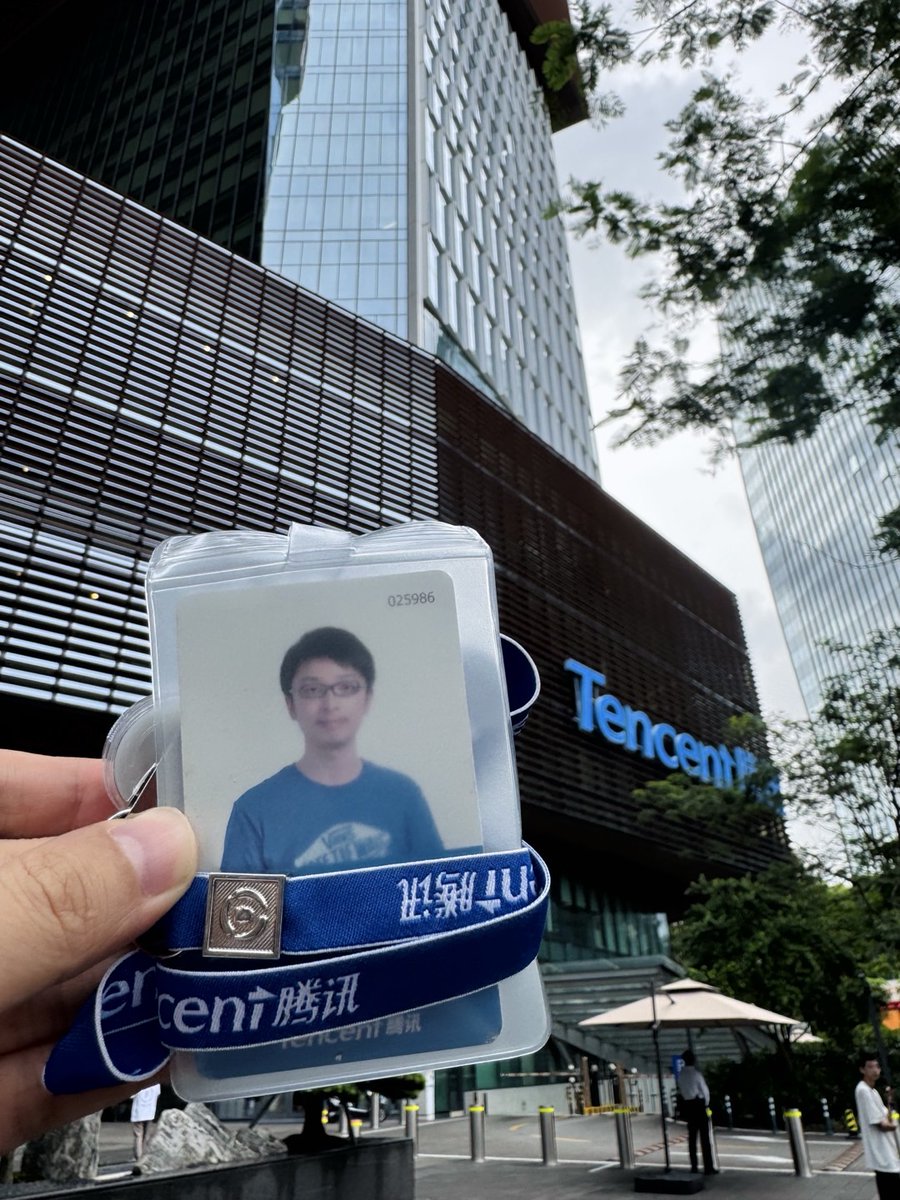 hzlzh's tweet image. 🎓我离职啦~
🐧鹅厂4096天，转眼11年，感谢在微信团队收获成长
🤔选择离职，是想探索更多可能性，创造更多新东西，未来的不确定性有挑战也有机遇，趁现在，闯一闯
👨‍💻接下来，我会在深圳创业，做 #数字游民 自由职业者，探索和实践新的生活方式，并分享给大家❤️
📺关注各种社媒 hzlzh.app