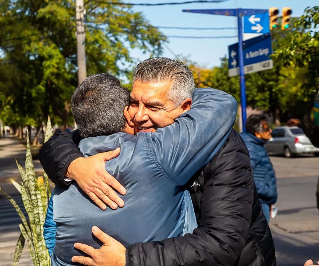 DocRobertoGomez's tweet photo. La amistad no tiene que ver con quienes has conocido por más tiempo,sino de aquellos  que llegaron a tu vida y nunca se fueron.
En este 20 de julio brindemos por ese Amigo que nos hace más Feliz la Vida. 

FELIZ DIA AMIGOS! https://t.co/cRr72SlPZC