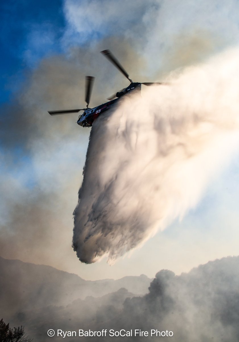 SoCalFirePhoto's tweet photo. Helicopters from @LACoFireAirOps & @CoulsonAviation working the #LaTunaFire today. 43 acres burned and forward progress has been stopped. https://t.co/wt2SN0yava