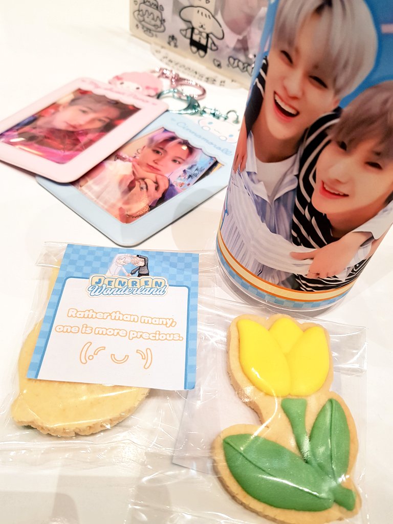 Rather than many, one is more precious.

If you know, you know 🤭

#젠런
#happyjenrenday
#jenrenwonderland