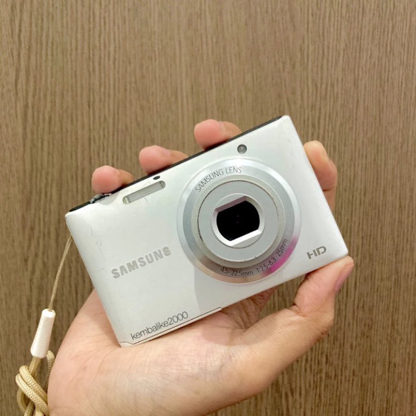 cattogems's tweet image. self reward tahun ini harus kebeli digicam… wishlist dari lama banget 🙂‍↕️