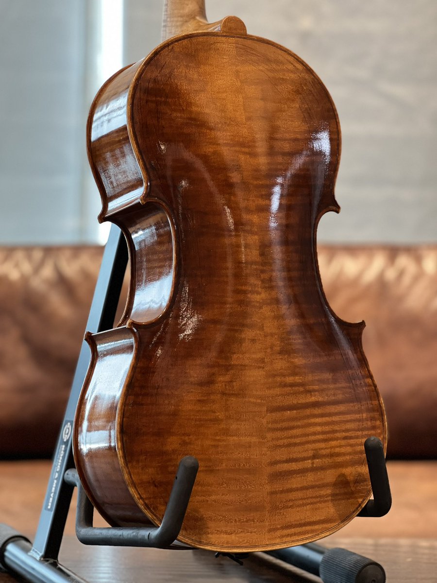 今日のあきない楽器 は #肩掛けチェロ ヴィオロンチェロ・ダ・スパッラ