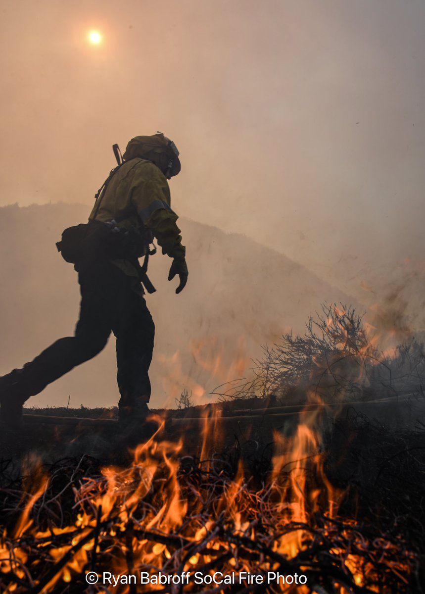SoCalFirePhoto's tweet photo. Firefighters battling the extreme heat today on the #LaTunaFire along the 210 near La Tuna Canyon. The fire burned 43 acres and forward progress has been stopped. @LACOFD @LACoFDPIO @LAFD @LAFDtalk https://t.co/DmDYwvqC8S