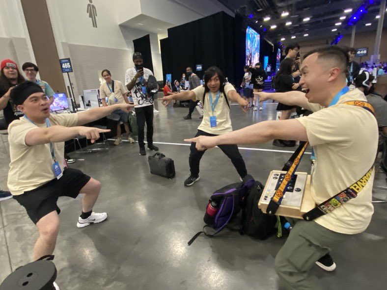 Chomparado's tweet photo. When you go to evo for fighting games, but instead find FFXIV players 🤣 #evo2024 https://t.co/Abx4ZtLwxU