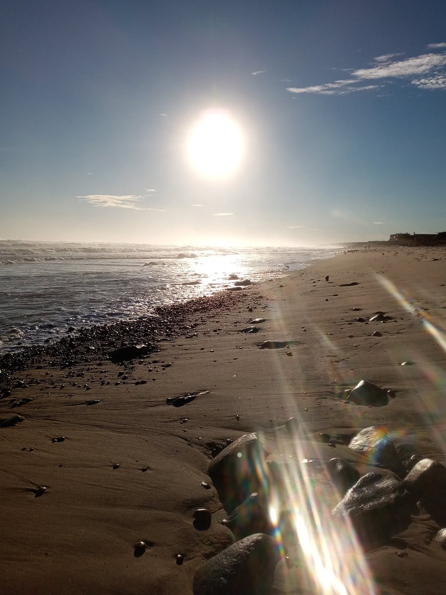 Sharkchef555's tweet photo. Montauk as a pic l took a year ago today? As sea rip tide by small. Pebbles,And hot. Seems things have now been worse. @AlexCalamiaWx @hoffmanrich https://t.co/79truEPPRW